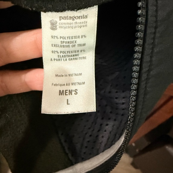 Men’s Patagonia Black Performance Jacket with Sporty Design - Picture 10 of 11